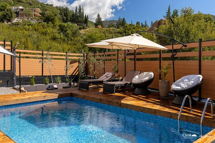 Yüzme havuzlu 52 metrekarelik lüks daire